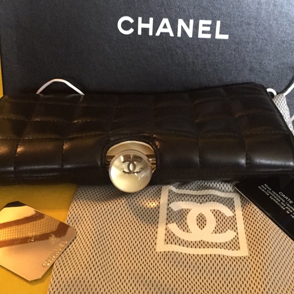 NWOT 100% Authentic Vintage Chanel Clutch